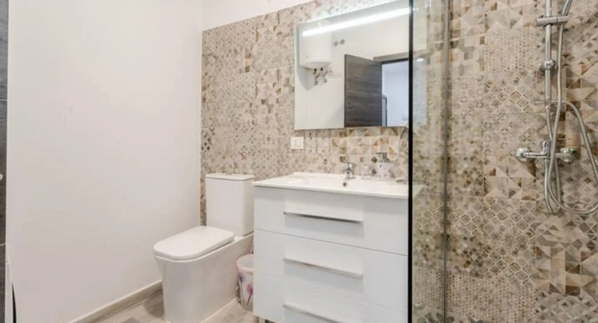 Casa Romania - Apartament Terra Armenime